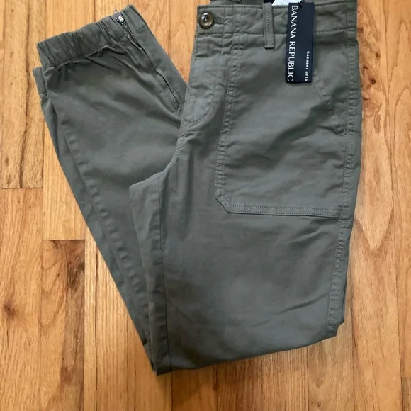 Banana Republic pants with elastic and zippered cuffs NWT - Picture 2 of 3
